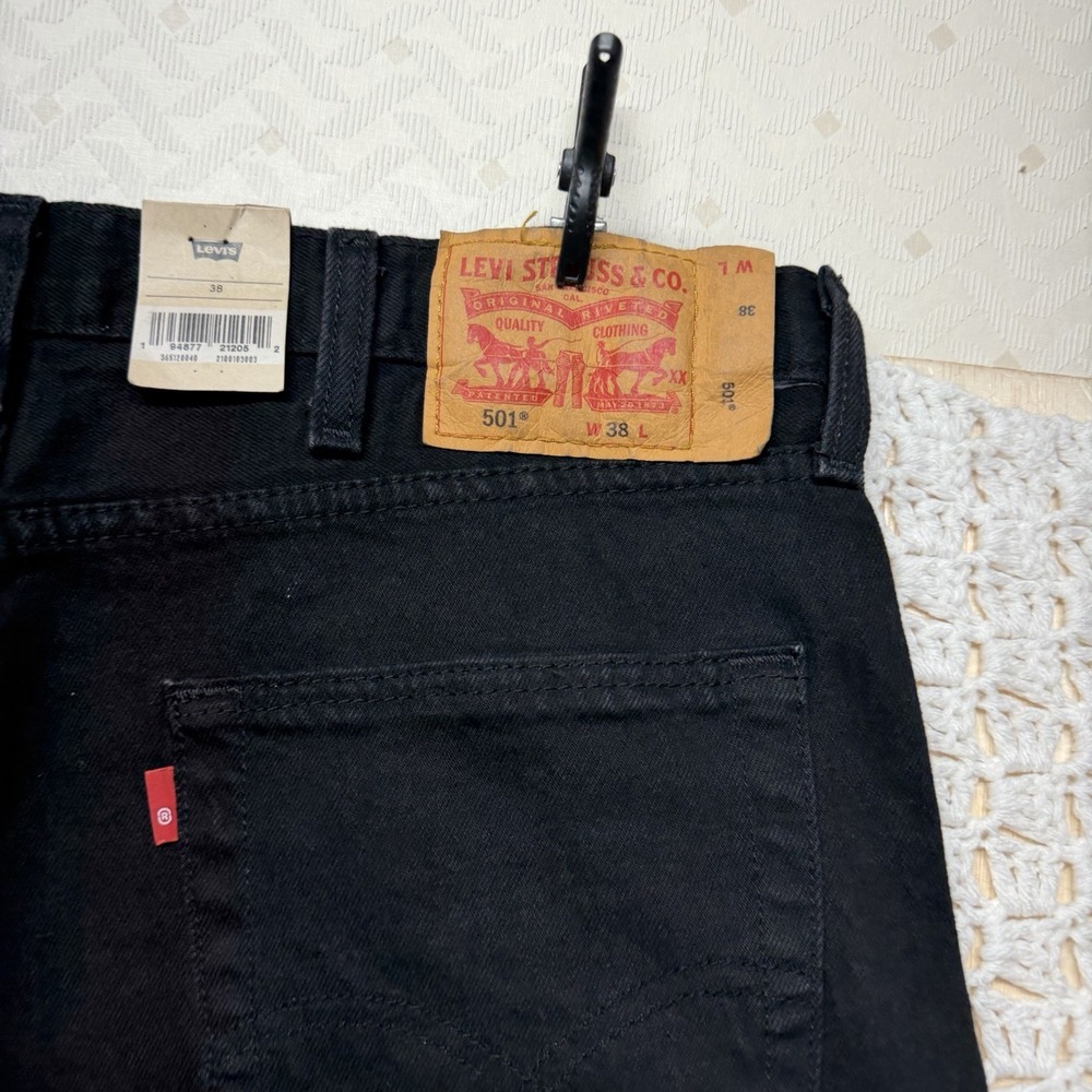 Levi's 501 Black Jean Denim Shorts Mens 38X 8"Inseam Button Fly NWT - Picture 3 of 12